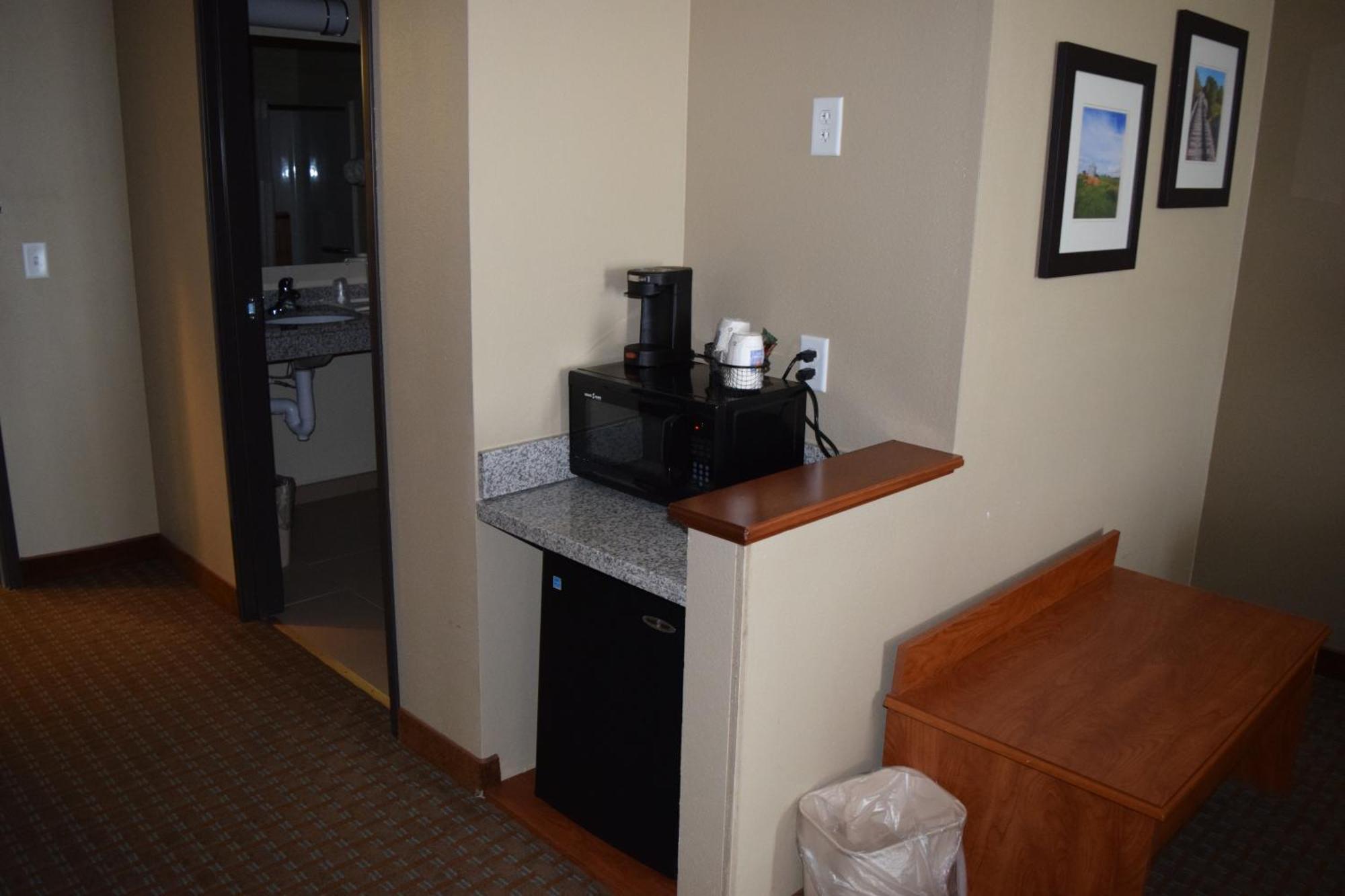 Hotel Comfort & I-57 Marion