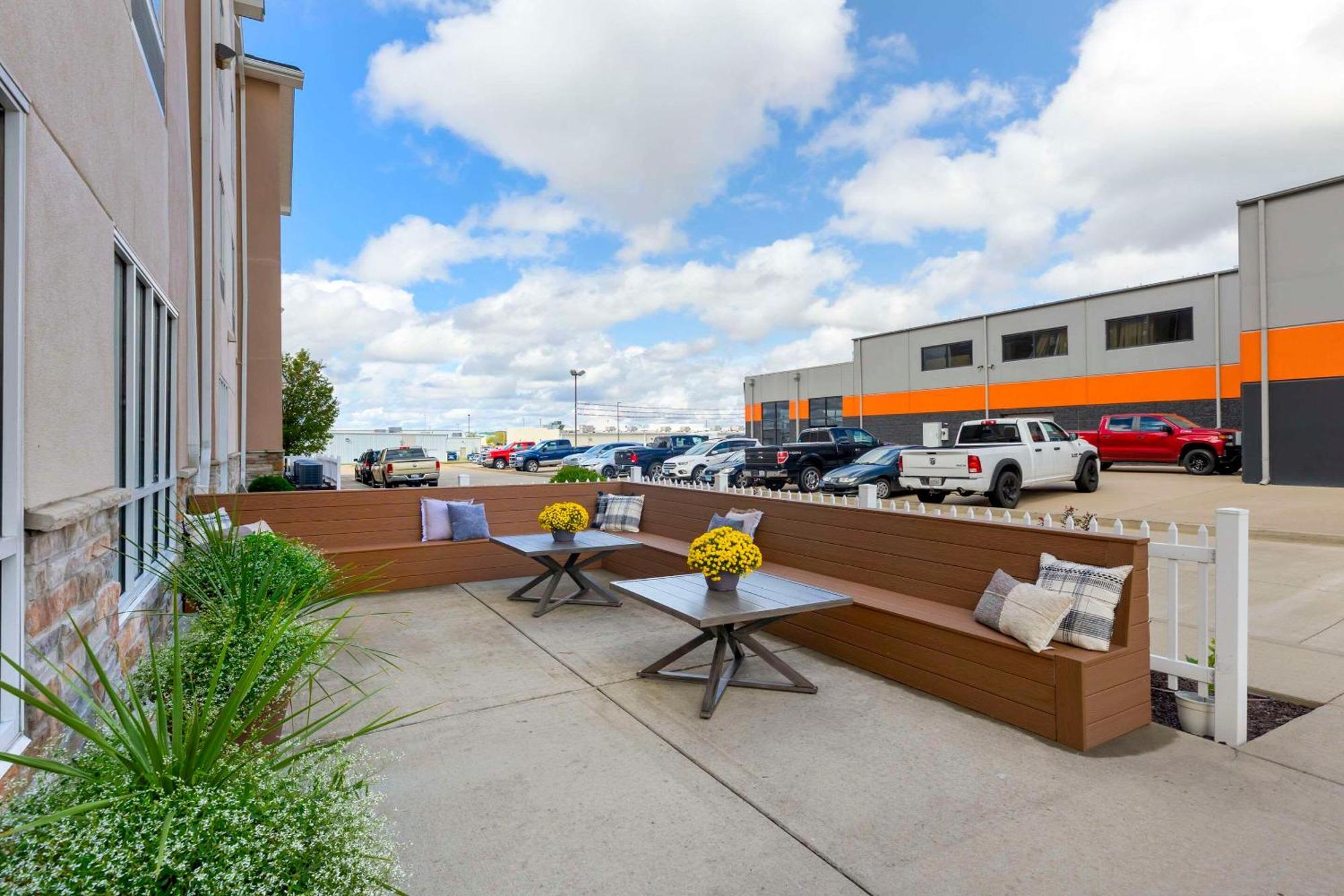 Comfort Inn&suites I-57 Hotel 2*