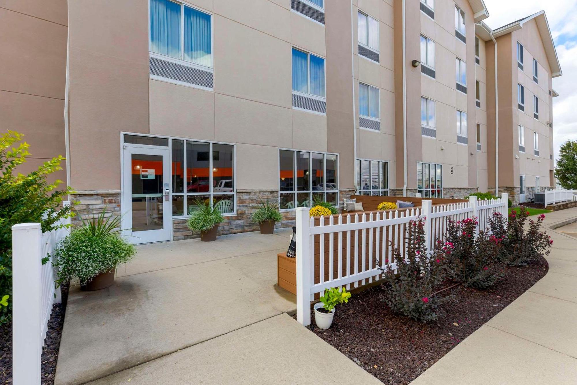 Hotel Comfort & I-57 Marion