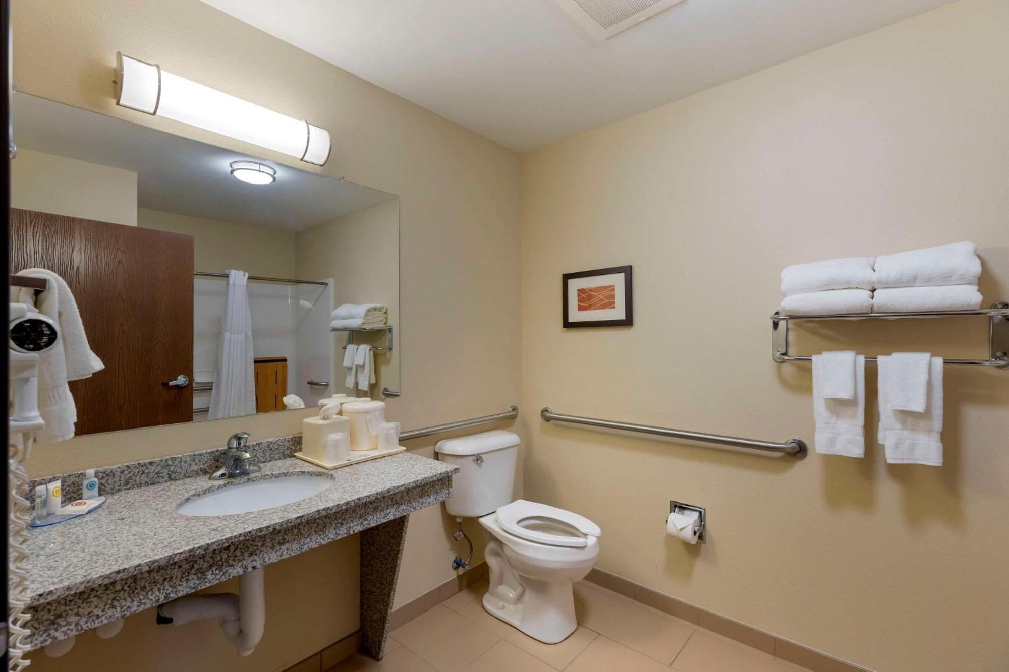 Hotel Comfort & I-57 Marion